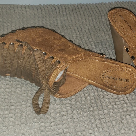 Shoes - Picture 6 of 8